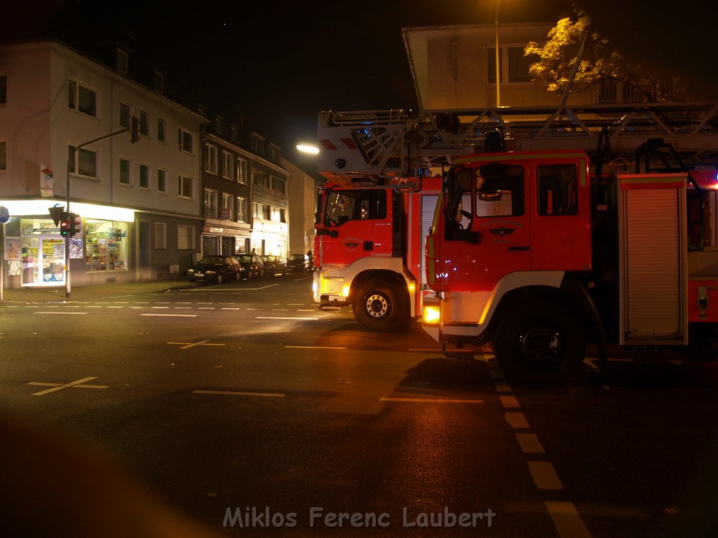Brand mit Menschenrettung Koeln Vingst Homarstr 3     P083.JPG